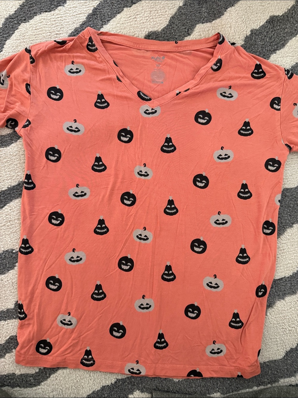 Kyte BABY Coral Pumpkin Print V-Neck Women’s Top